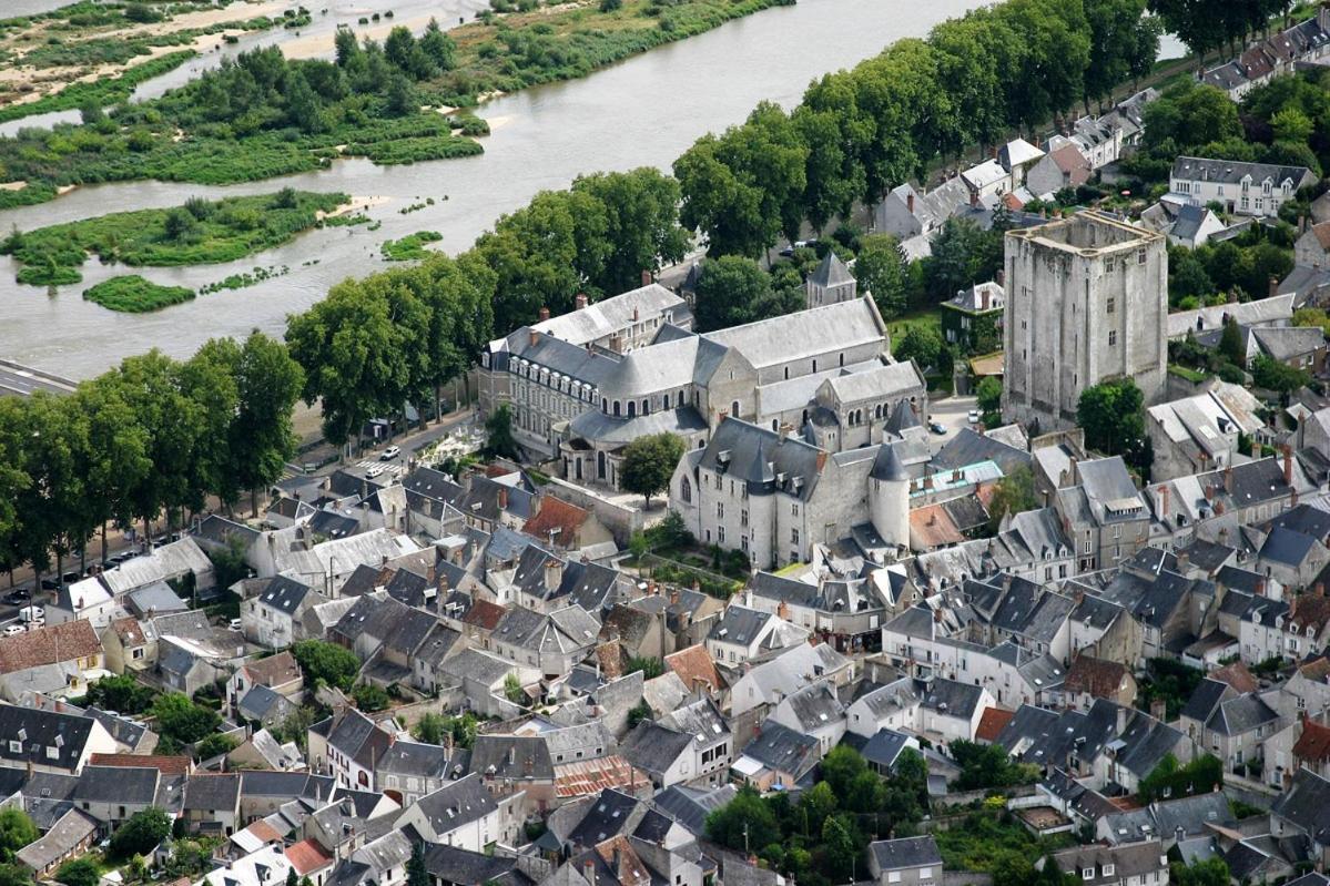 Coeur Du Centre Historique De Beaugency Apartment Exterior foto
